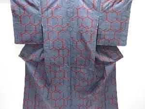 未使用品　破れ亀甲模様織り出し本場泥大島紬着物(5マルキ)